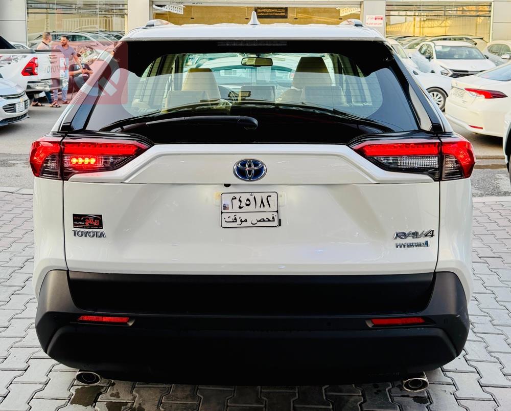 تۆیۆتا ڕاڤ 4